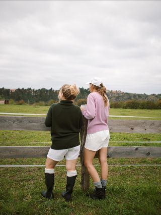 První ochutnávka z vlněné sezóny 🧶😍 Která se blíží ✨ Už příští týden se můžete těšit na české svetry ze 100% jemné merino...