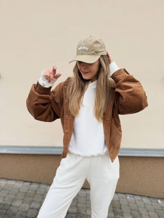 Pošmourné počasí? Ideální výmluva zabalit se do nejměkčího a nejpohodlnějšího outfitu 🥰 Manšestr, hřejivý jako odpolední...